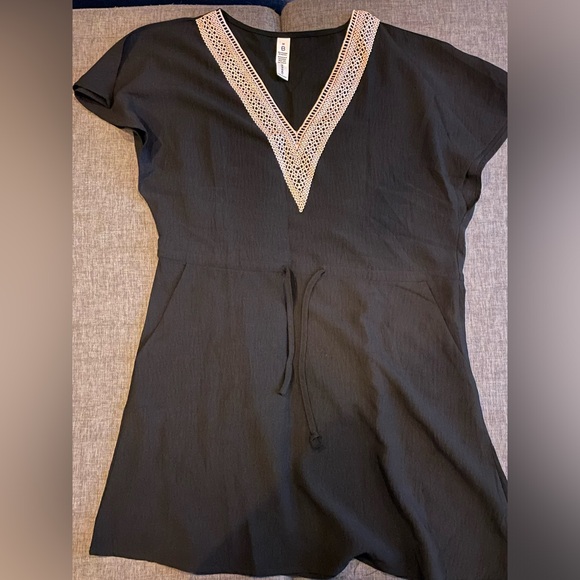 Never worn, swimsuit cover up, knee length. Size medium, ties at waist - Picture 1 of 2